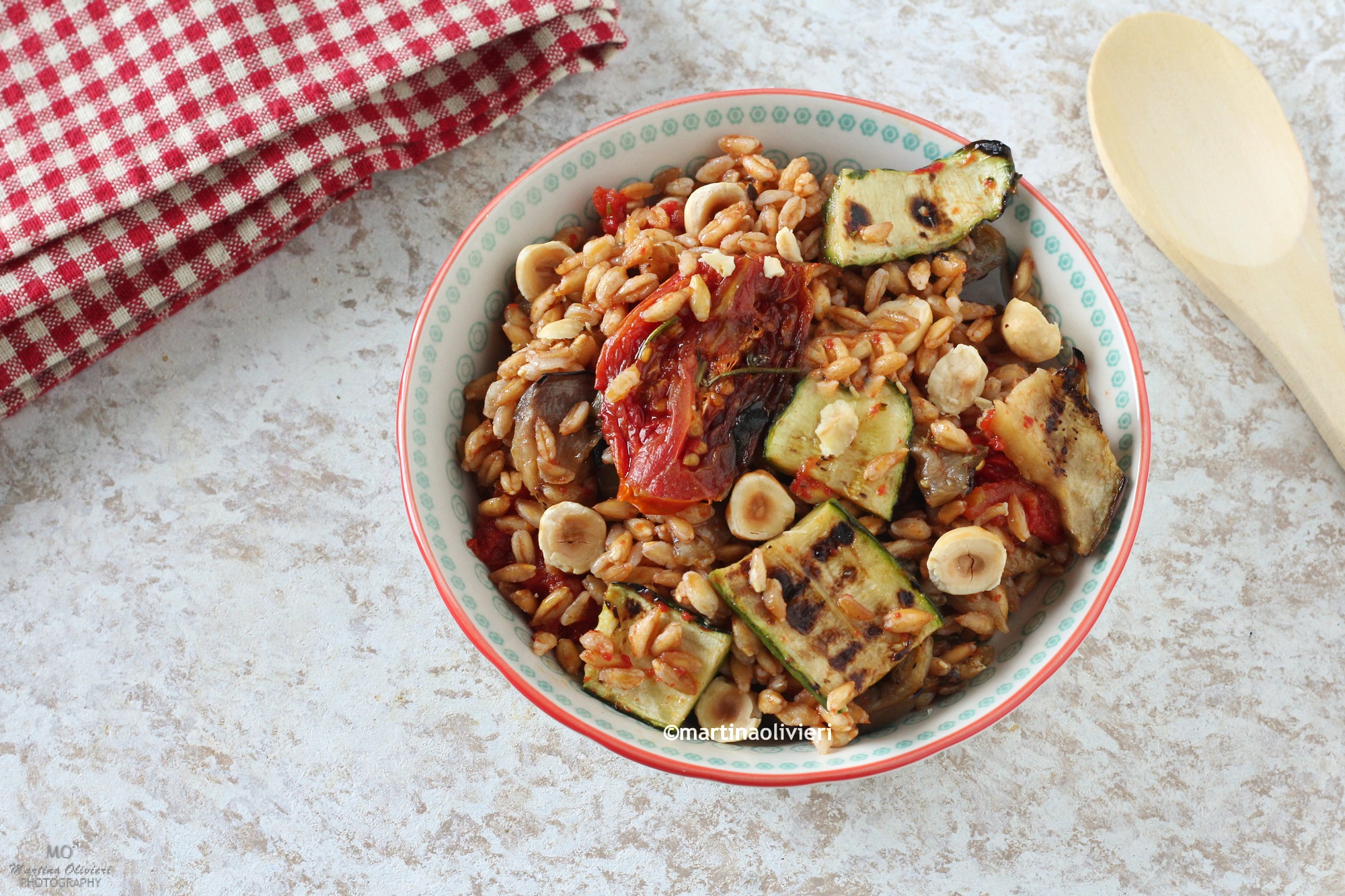 Insalata di farro con verdure grigliate