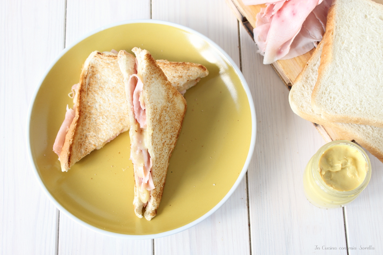 Toast con senape e prosciutto